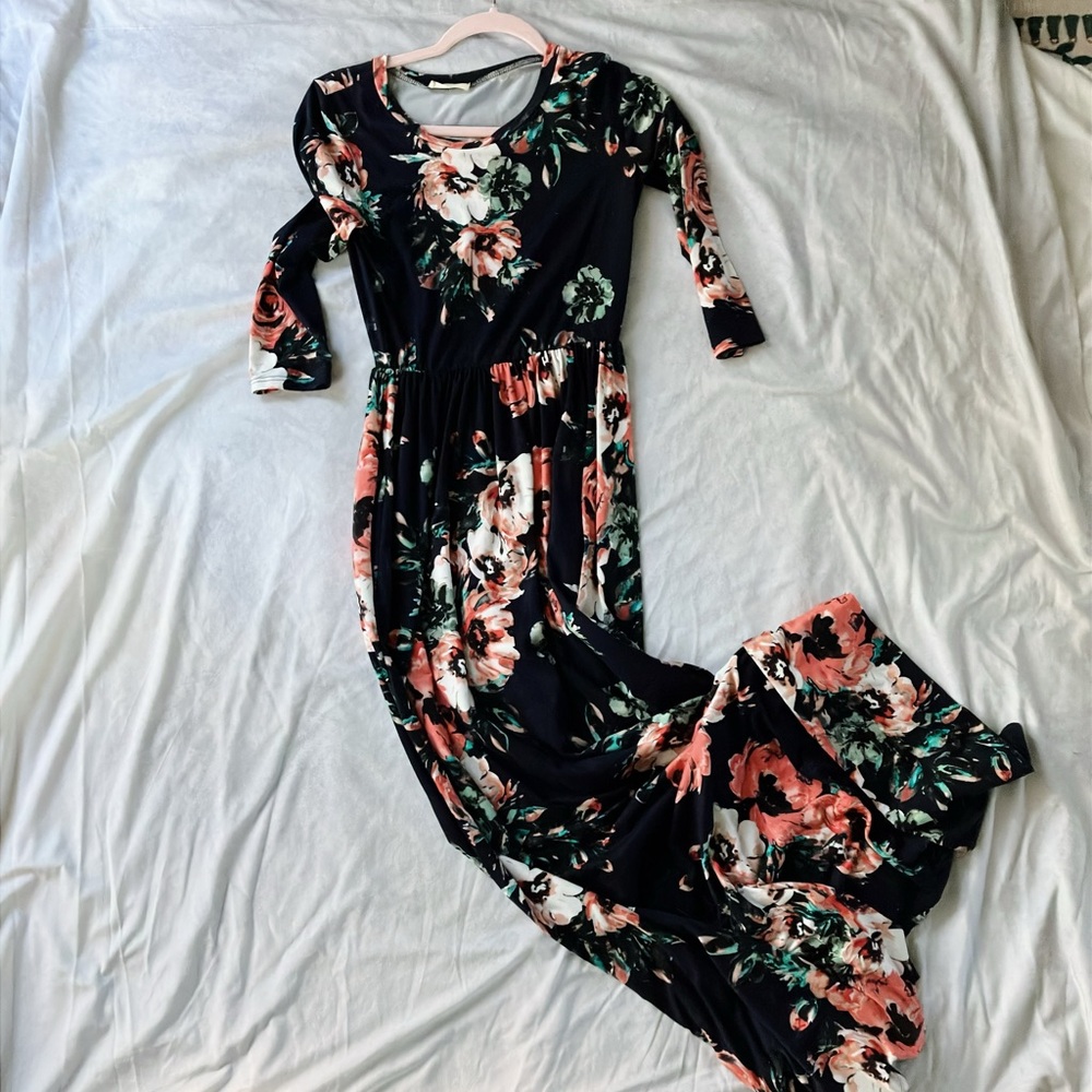 Chic Floral Maxi Dress in Navy Blue and Pink